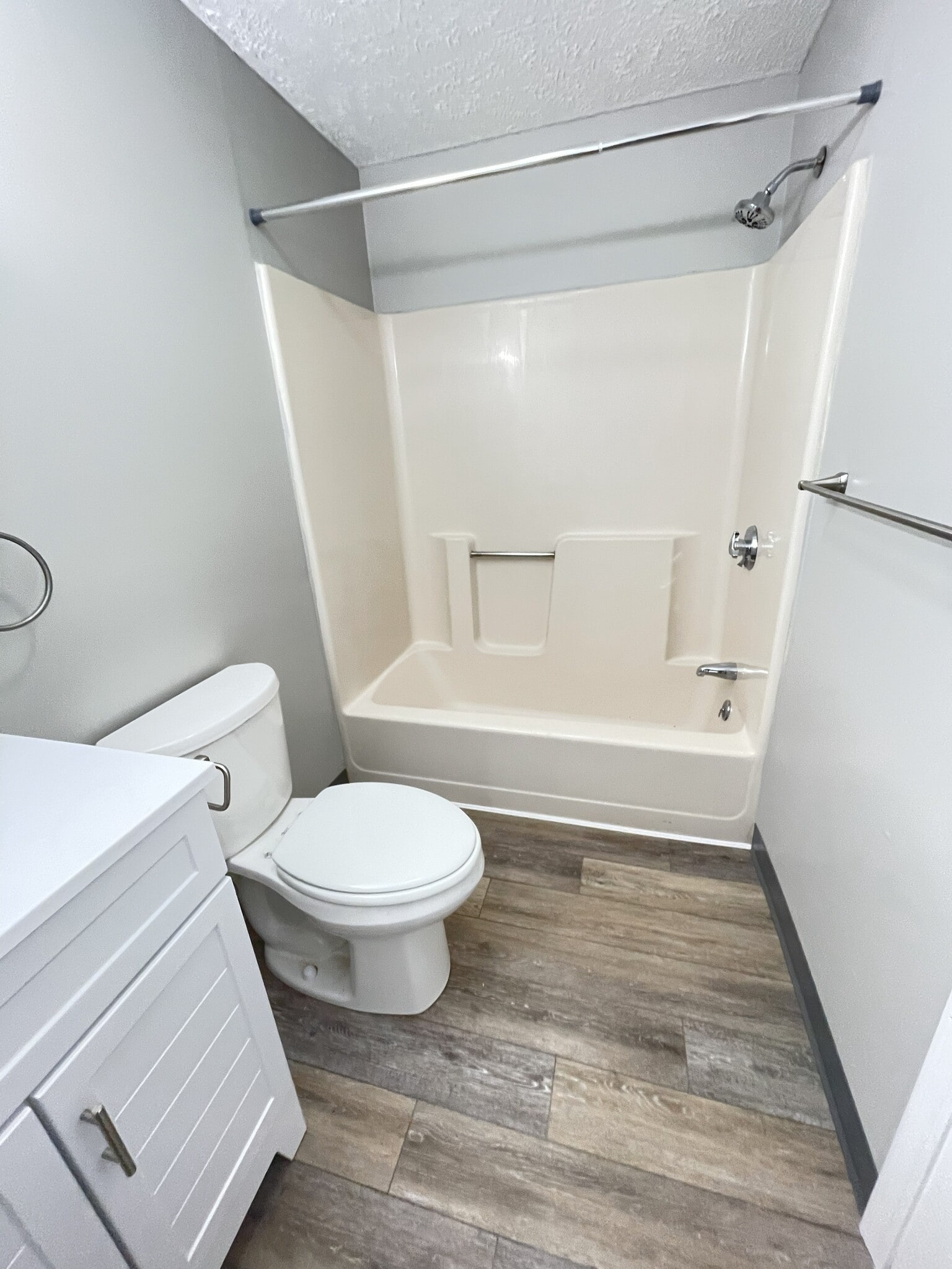 Building Photo - 6 Pin Oak Dr