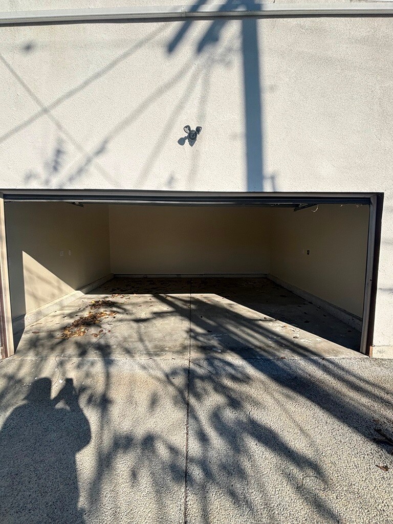 Building Photo - 134 W 84th St