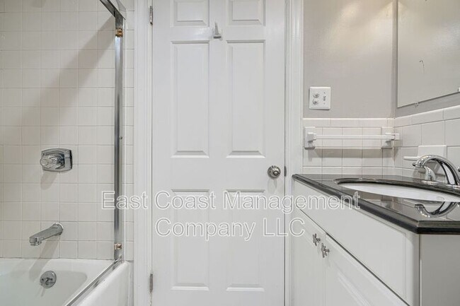 Building Photo - 724 S Hanover St