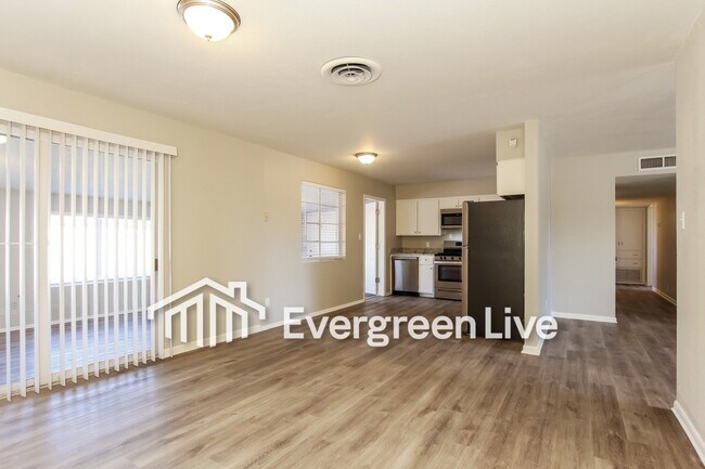 Building Photo - 3308 W Cactus Wren Dr