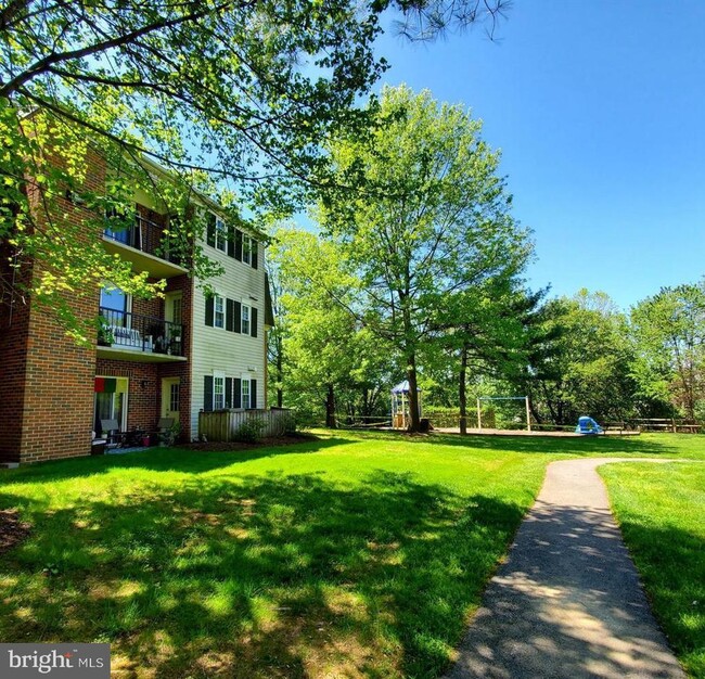 Building Photo - 18308 Streamside Dr