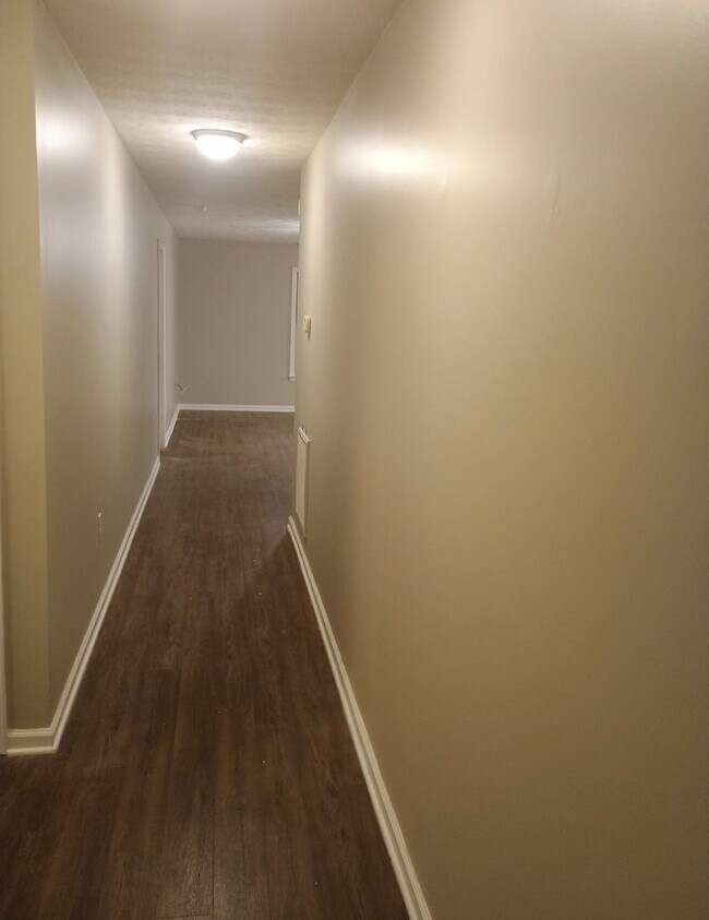 Building Photo - **LESS than 10 minute Drive from Fort Knox**