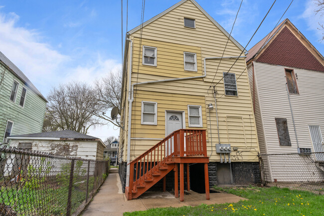 Building Photo - 5923 S Loomis Blvd