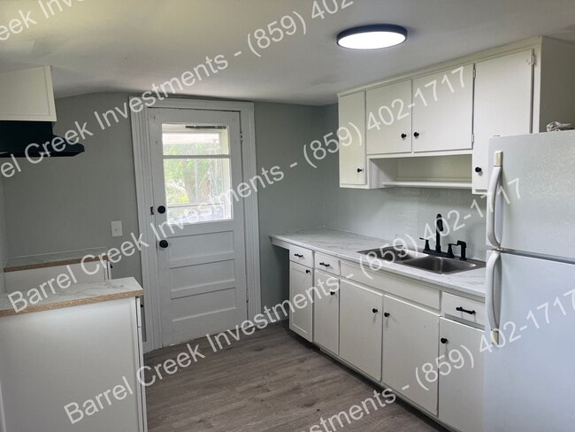 Building Photo - Newly Renovated 2-Bedroom, 1-Bath Home wit...