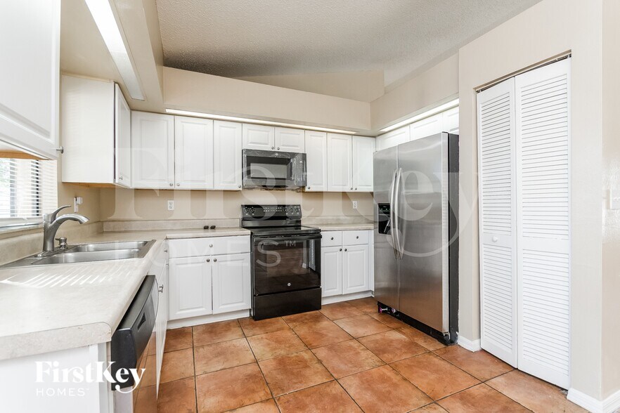 Building Photo - 708 Dromedary Dr