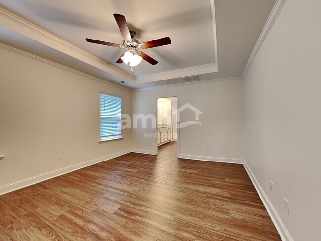 Building Photo - 215 Swan Dr