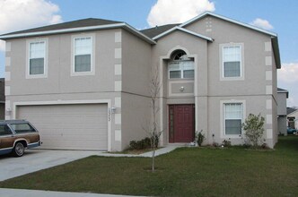 Building Photo - Spacious 4 bedrooms 2.5 baths single-famil...