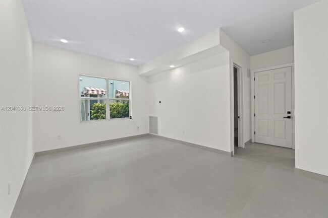Building Photo - 3040 SW 44th Ct