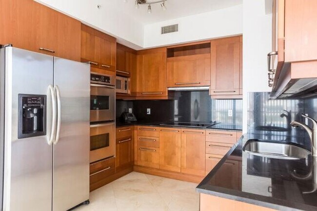 Building Photo - 333 Las Olas Way