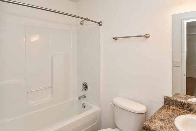 Building Photo - 236 Farmington Dr