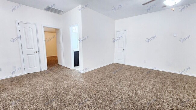 Building Photo - 3808 Hazelhurst Dr