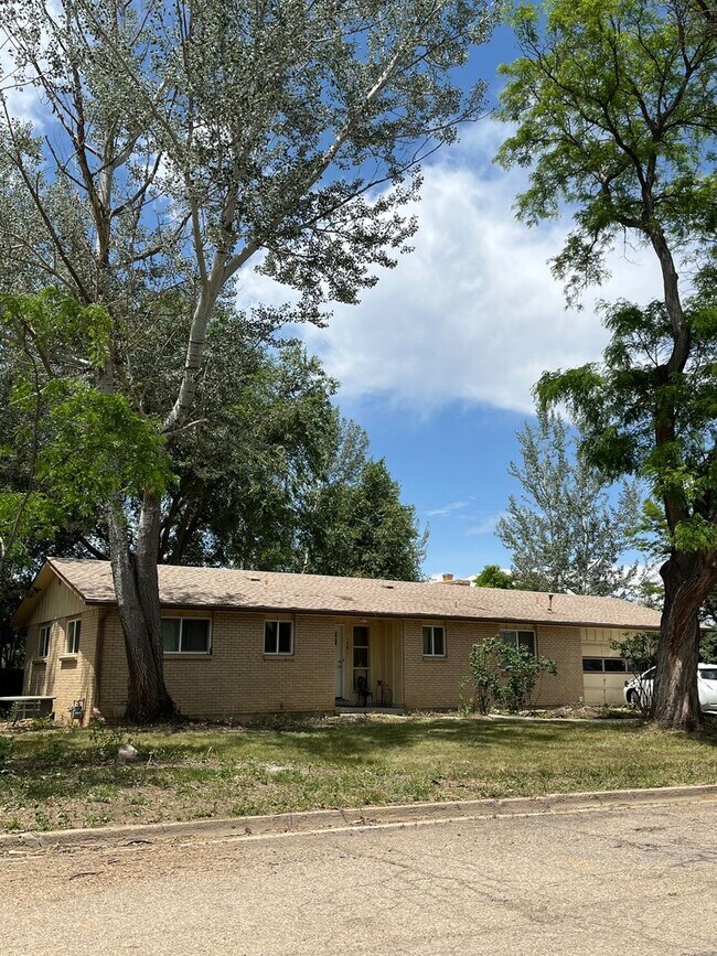Primary Photo - Charming 1 Level House 3 Bed, 2 Bath with ...