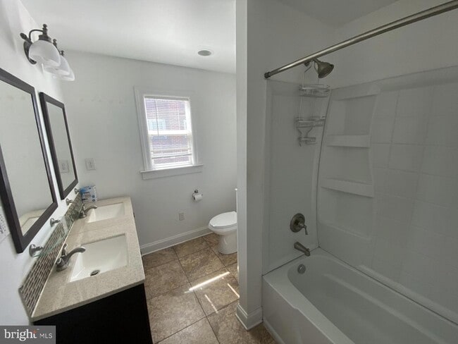 Building Photo - 106 S Walnut St