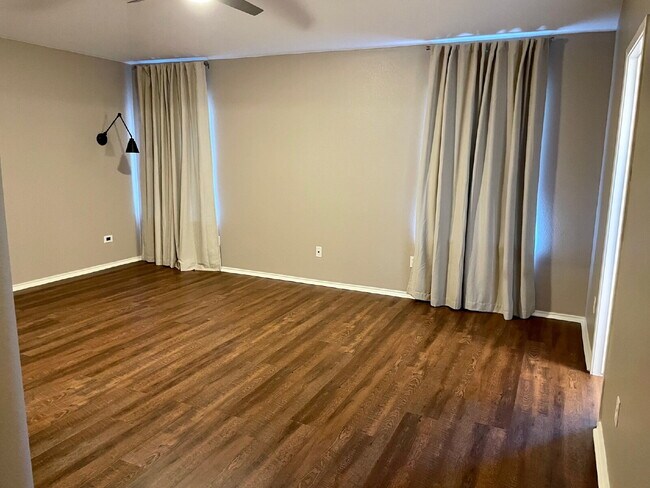 Building Photo - Charming 4-Bedroom Home in South Austin’s ...