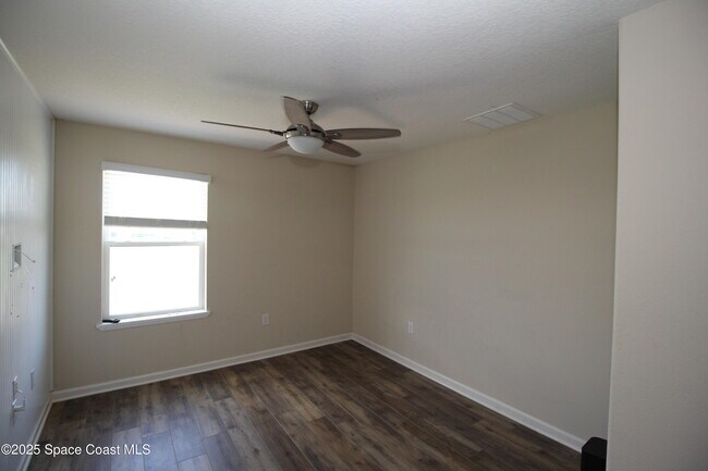 Building Photo - 824 Musgrass Cir