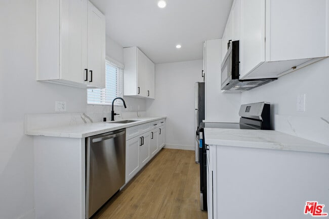 Building Photo - 1738 Colby Ave