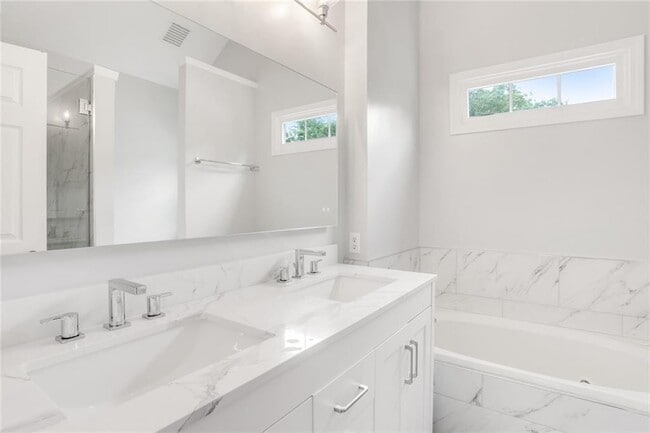 Building Photo - 87 Ormond St SE