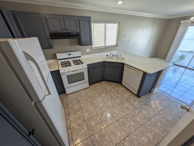 Building Photo - 4368 Holden St