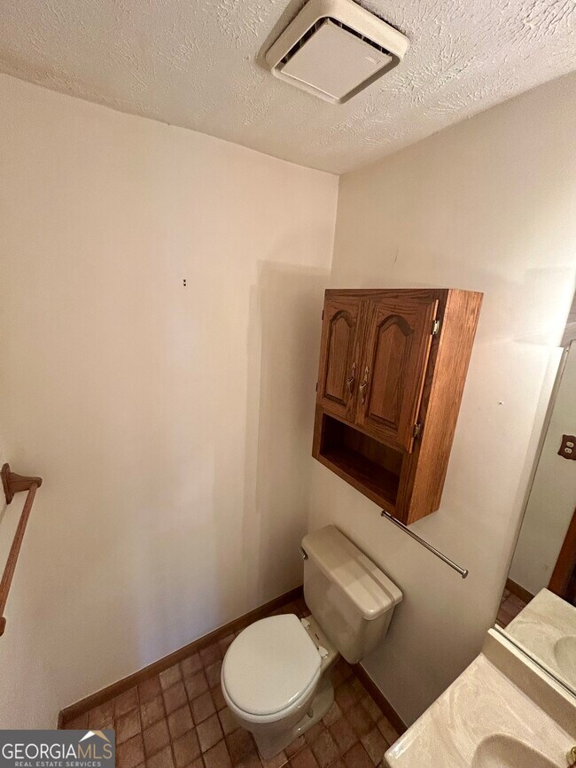 Building Photo - 3710 Creekview Cir