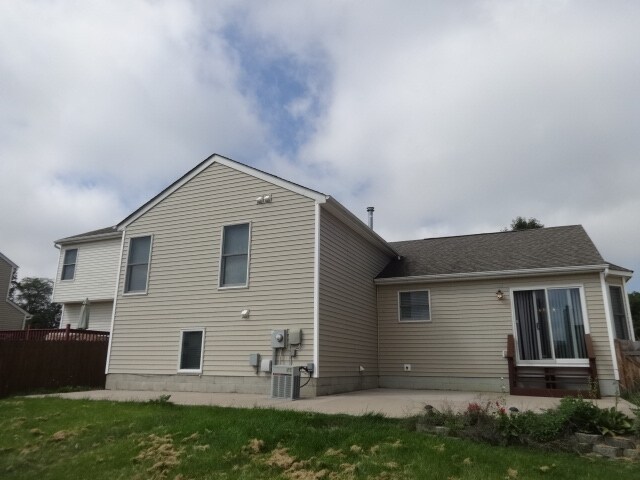 Building Photo - 2130 Winding Hollow Dr