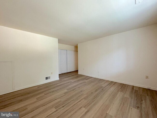 Building Photo - 4675 Logsdon Dr