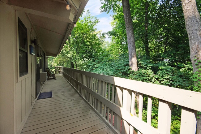 Building Photo - 403 Deerpath W