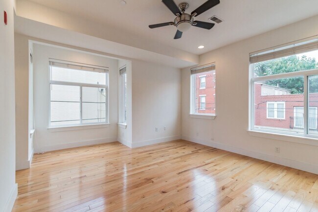 Building Photo - 916 N 19th St