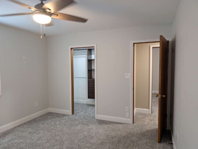 Building Photo - Spacious 4 bedroom 3 bathroom family home in Neenah
