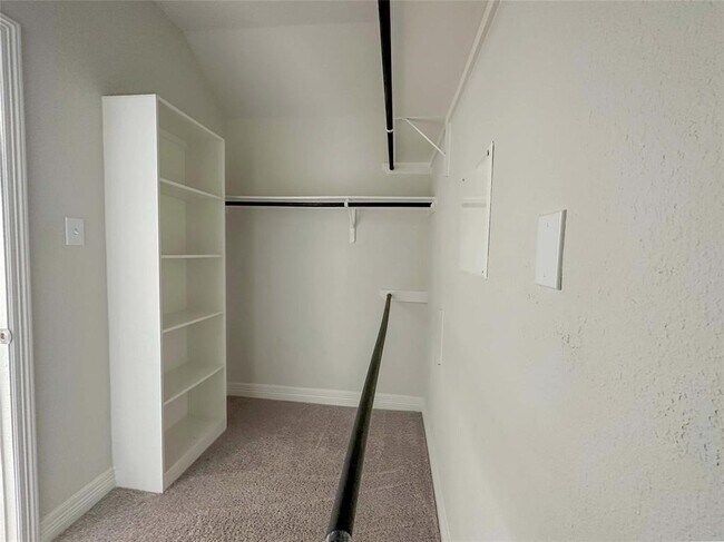 Building Photo - 27150 Grey Fox Run