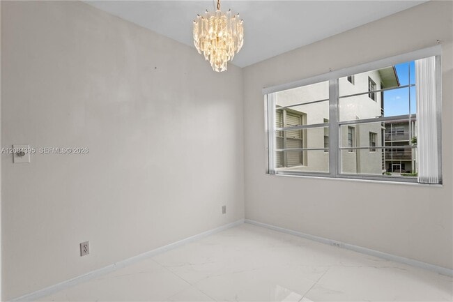 Building Photo - 523 Fanshaw M