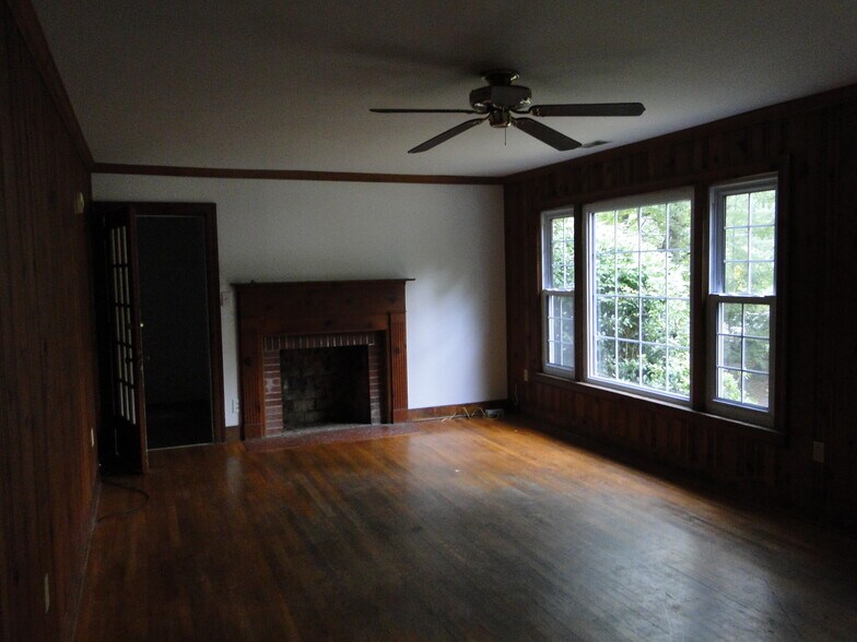 LR fireplace/door to spare room - 106 Pine St