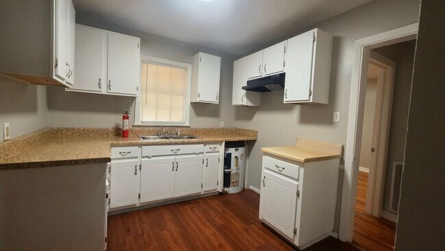 Building Photo - 211 Edison Dr
