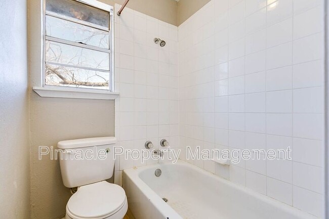 Building Photo - 1429 Austin St