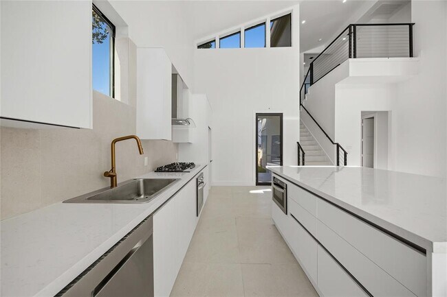 Building Photo - 513 Archer St