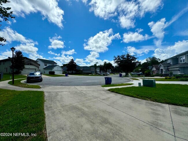 Building Photo - 289 Spring Park Ave