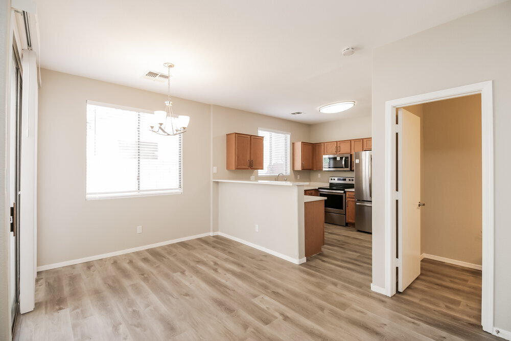 Building Photo - 1303 S Mansard