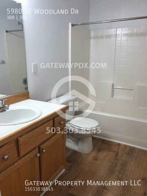 Building Photo - 5980 SE Woodland Dr