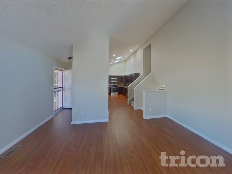 Building Photo - 3015 Moonbeam Cir N