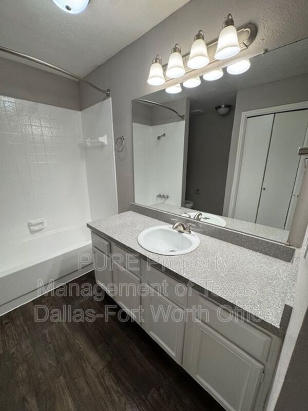 Building Photo - 806/104 Castleglen Drive
