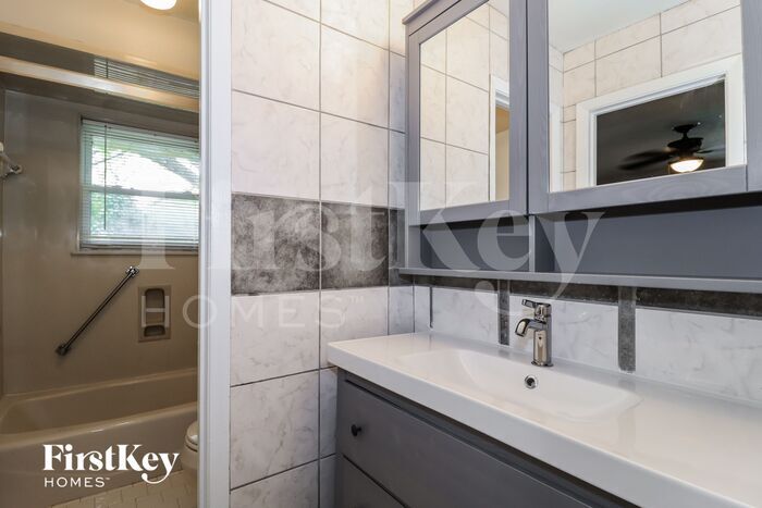 Building Photo - 5152 Rolling Fields Dr