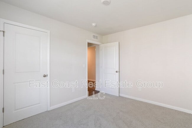 Building Photo - 266 Gumspring Dr