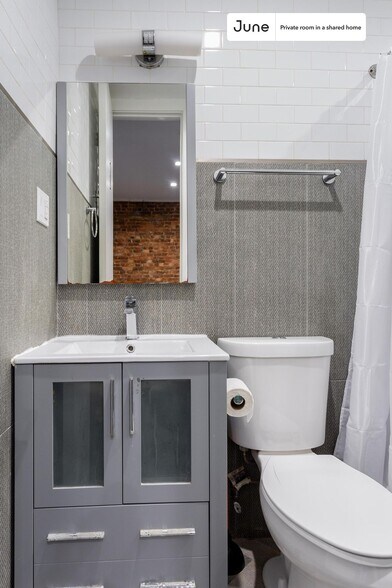 Building Photo - Room in Shared 4 bed/2 bath home in Bushwick