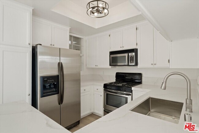 Building Photo - 1225 Armacost Ave