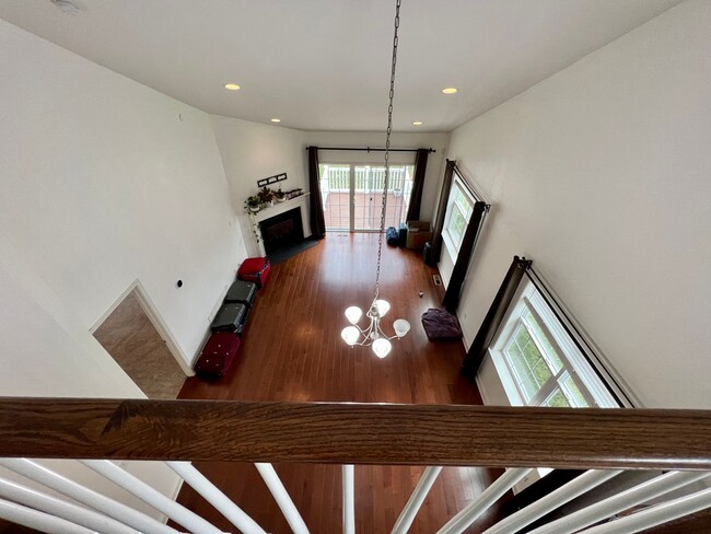 Building Photo - Luxurious 4-Bedroom Corner Townhome in Newtown Square! Available mid-April!