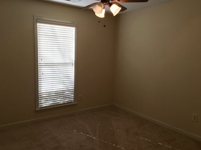 Building Photo - 10144 Lynham Dr