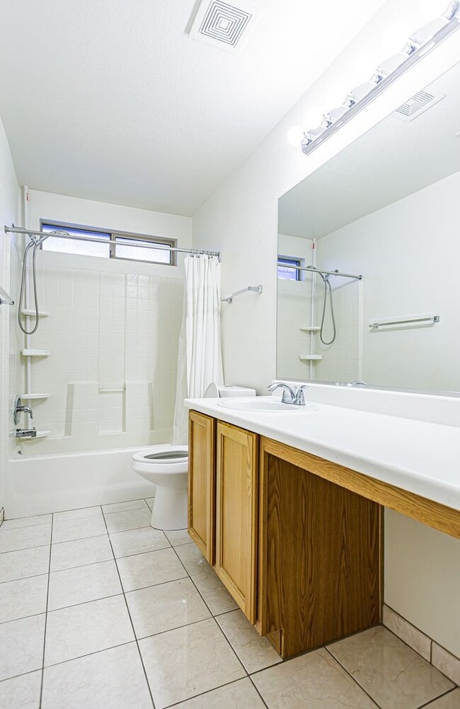 Building Photo - 1 Story home located in Southern Highlands.