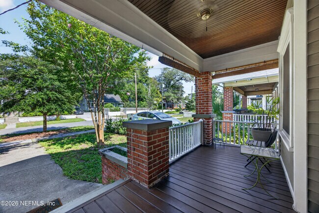 Building Photo - 1555 Belmonte Ave