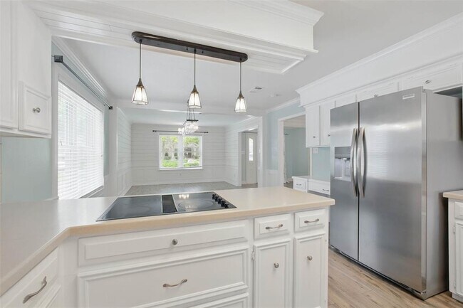 Building Photo - 1302 Dominion Dr