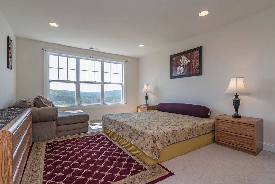 Building Photo - 9 Briar Ridge Dr