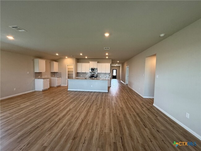 Building Photo - 554 Blue Stem Rd